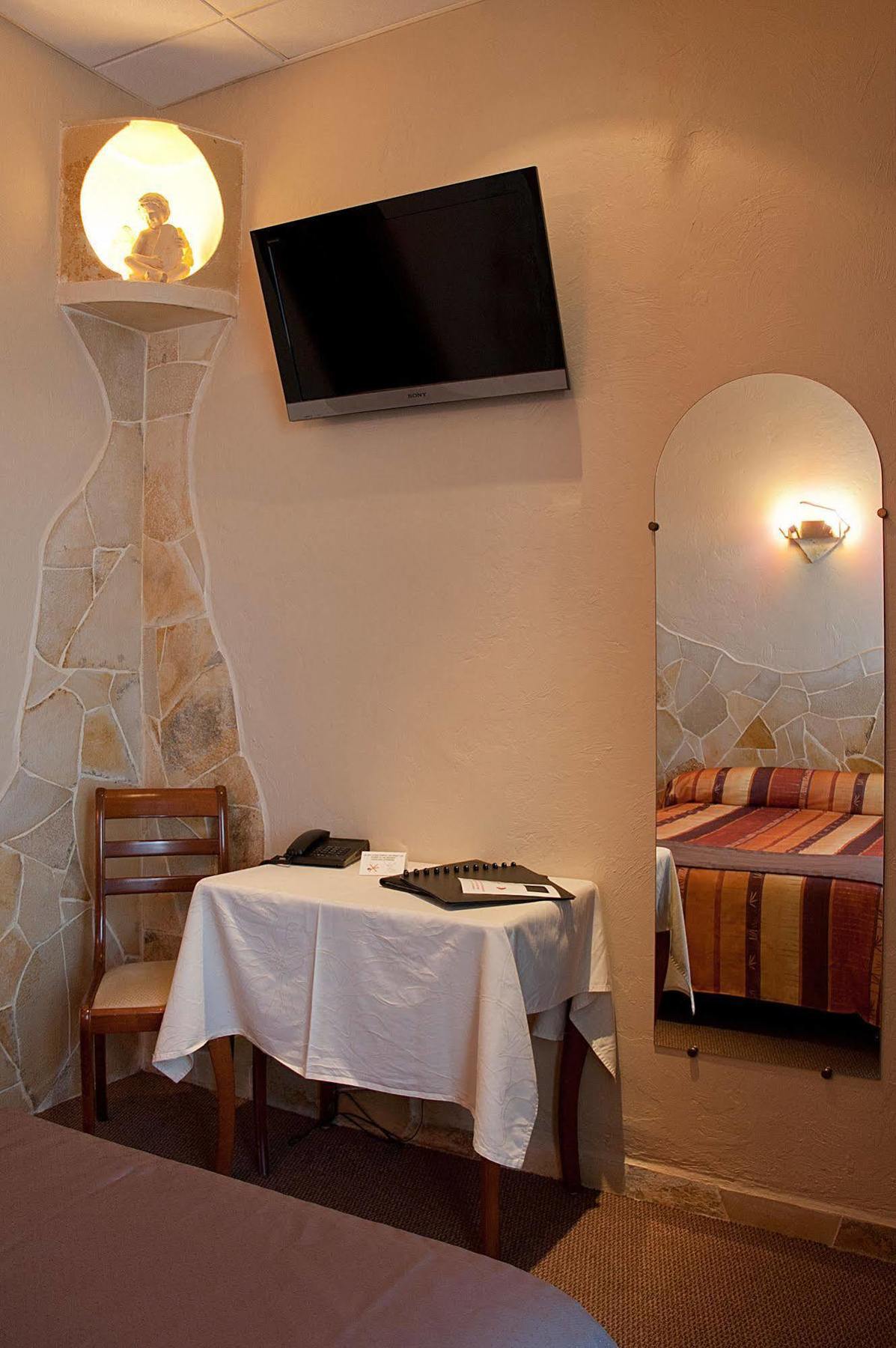 Hotel Et Studios Les Amandiers Saint-Raphaël Kültér fotó